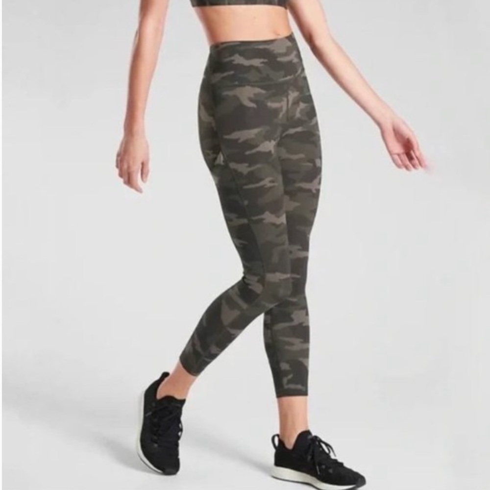 Athleta Ultimate Stash Pocket Olive Camo 7/8 Tight